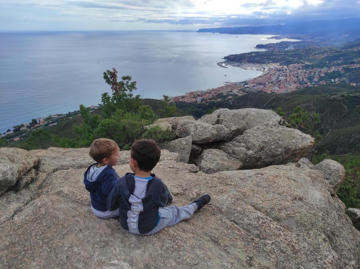 Ca' Verdemare Varazze Buitenkant foto